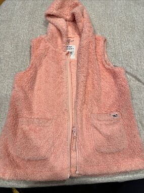 Vineyard Vines Girls Pink Fuzzy Hooded Vest